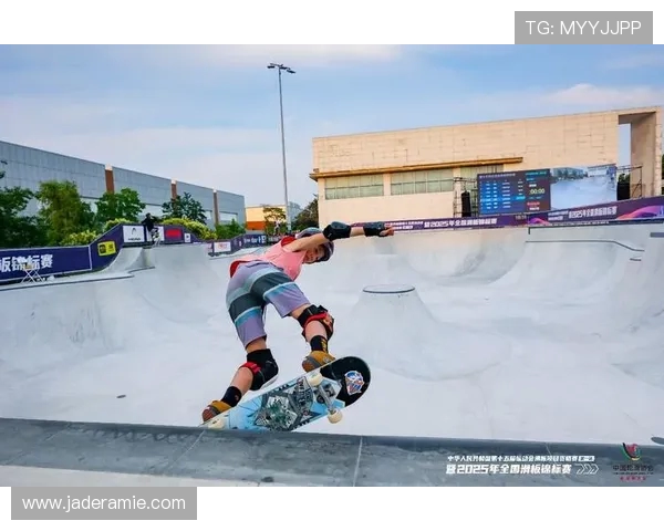 成都滑板精英赛精彩回顾：滑板队展现出色力量与团队精神